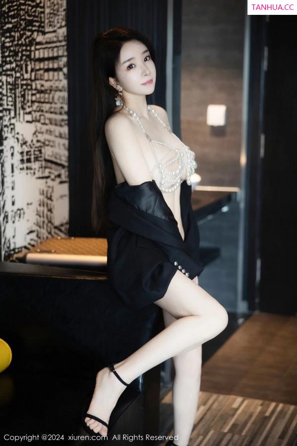   [XiuRen]高清写真图 2024.01.10 No.7939 雨儿baby 美腿妩媚第12张图片